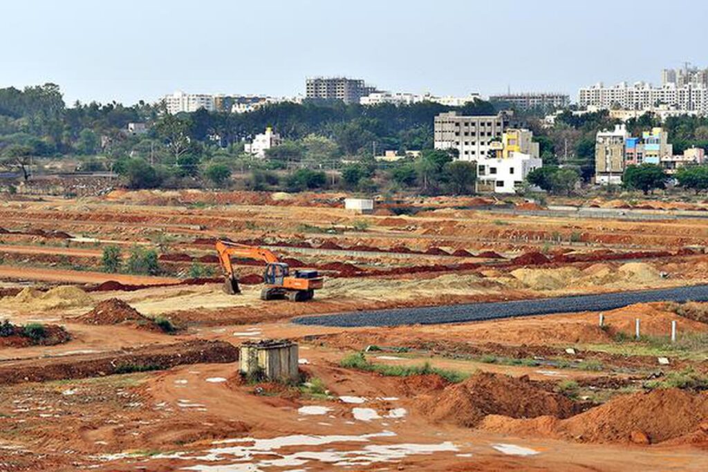 ಅರ್ಕಾವತಿ ಲೇಔಟ್‌ನಲ್ಲಿ, ನಾವು ತಾಂತ್ರಿಕ ಅಭಿವೃದ್ಧಿ ಮತ್ತು ಪರಿಸರ ಸಂರಕ್ಷಣೆಗೆ ಬದ್ಧರಾಗಿದ್ದೇವೆ. ನಮ್ಮ ಹಸಿರು ಕಾರ್ಯಕ್ರಮಗಳು ಒಳಗೊಂಡಿವೆ: ಮಳೆ ನೀರು ಸಂಗ್ರಹಣೆ: ನೀರನ್ನು ಸಂರಕ್ಷಿಸಲು ಮತ್ತು ನೆಲದ ನೀರಿನ ಮರುಹುರುಪನ್ನು ಉತ್ತೇಜಿಸಲು ಲೇಔಟ್‌ನಲ್ಲಿ ಜಾರಿಗೊಂಡಿದೆ. ತ್ಯಾಜ್ಯ ನಿರ್ವಹಣೆ: ಸ್ವಚ್ಛ ಮತ್ತು ಪರಿಸರ ಸ್ನೇಹಿ ವಾತಾವರಣವನ್ನು ಖಾತ್ರಿಪಡಿಸಲು ಪರಿಣಾಮಕಾರಿ ತ್ಯಾಜ್ಯ ವಿಭಜನೆ ಮತ್ತು ನಿರ್ವಹಣಾ ಪದ್ದತಿಗಳು. ಉರ್ಜಾ ದಕ್ಷತೆ: ನಮ್ಮ ಕಾರ್ಬನ್ ಪಾದಚಿಹ್ನೆಯನ್ನು ಕಡಿಮೆ ಮಾಡಲು ಸೌರಶಕ್ತಿ ಮತ್ತು ಇತರ ನವೀಕರಿಸಬಹುದಾದ ಶಕ್ತಿಸಾಗರಿಕ ಗಳ ಬಳಕೆಯನ್ನು ಉತ್ತೇಜಿಸುವುದು.